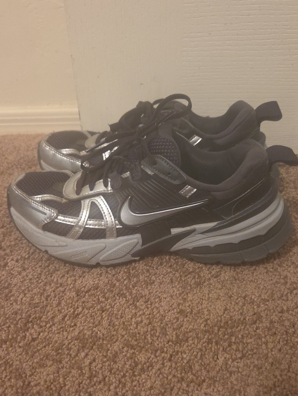 Nike Women's Black and Silver Trainer Sneakers